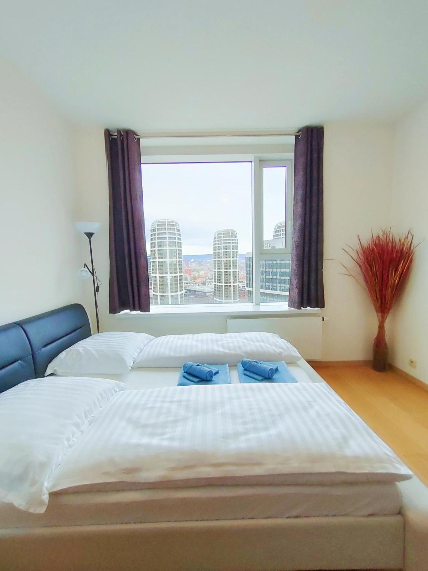 Sag Romantic 22 Floor Panorama City Free Parking Free Wifi Братислава Екстер'єр фото